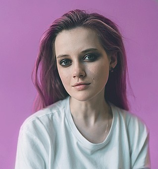 Aging GIF, age progression of a woman. Turn young to old face instantly.