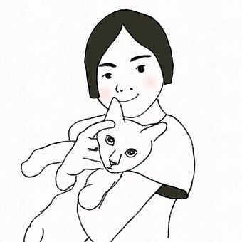 A little girl was teasing the cat by touching its head with her finger. 一个小女孩正用手指触摸猫的头来逗弄它。