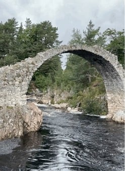 Carrbridge Packhorse Bridge, Bridge