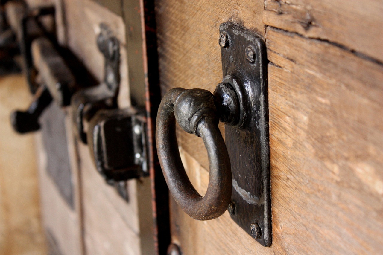 Door - free online jigsaw puzzle photo