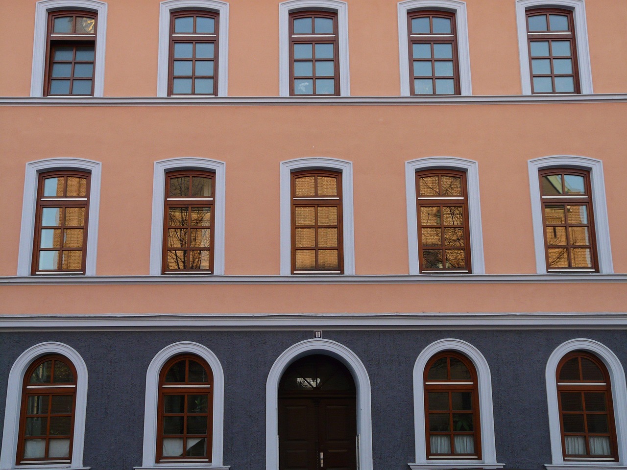 Window - free online jigsaw puzzle photo