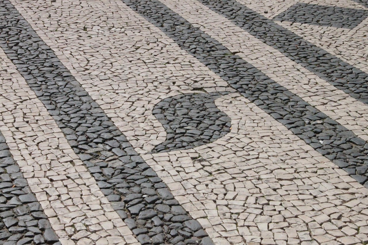 Rock Tile - free online jigsaw puzzle photo