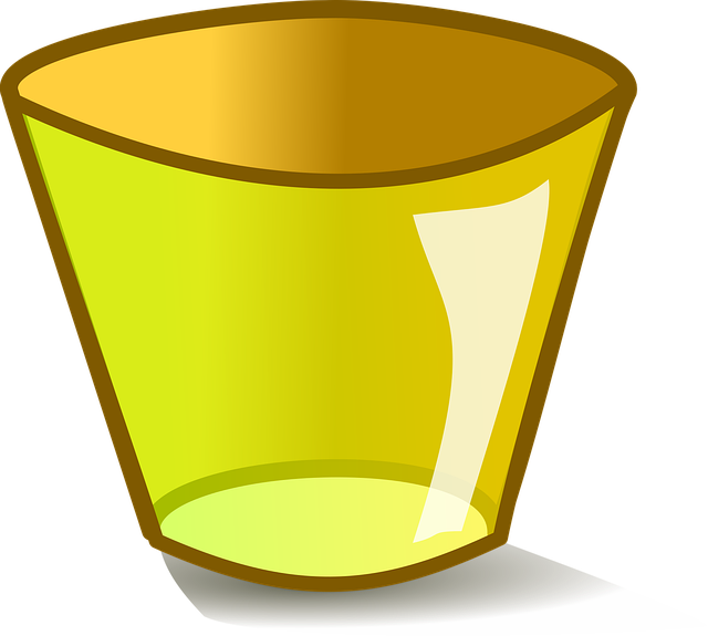 Free trash can trash garbage vector