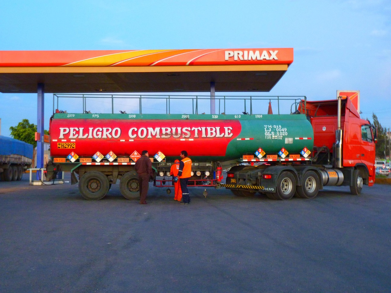 Gas Station - free online jigsaw puzzle photo