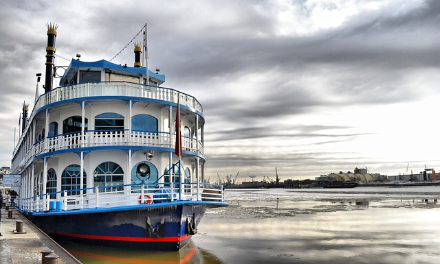 Ship, port, paddle steamer and steamship — photo by videomaxic