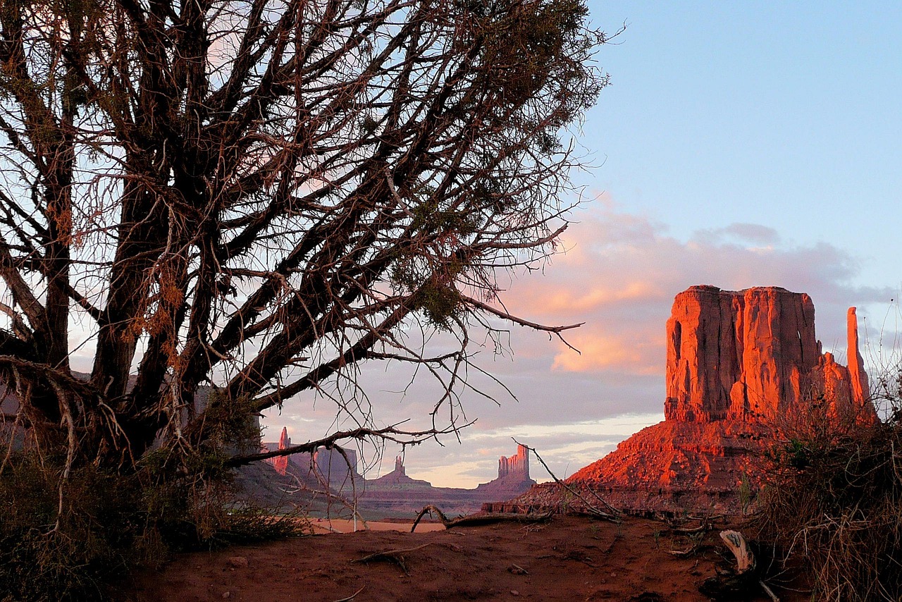 Monument Valley - free online jigsaw puzzle photo