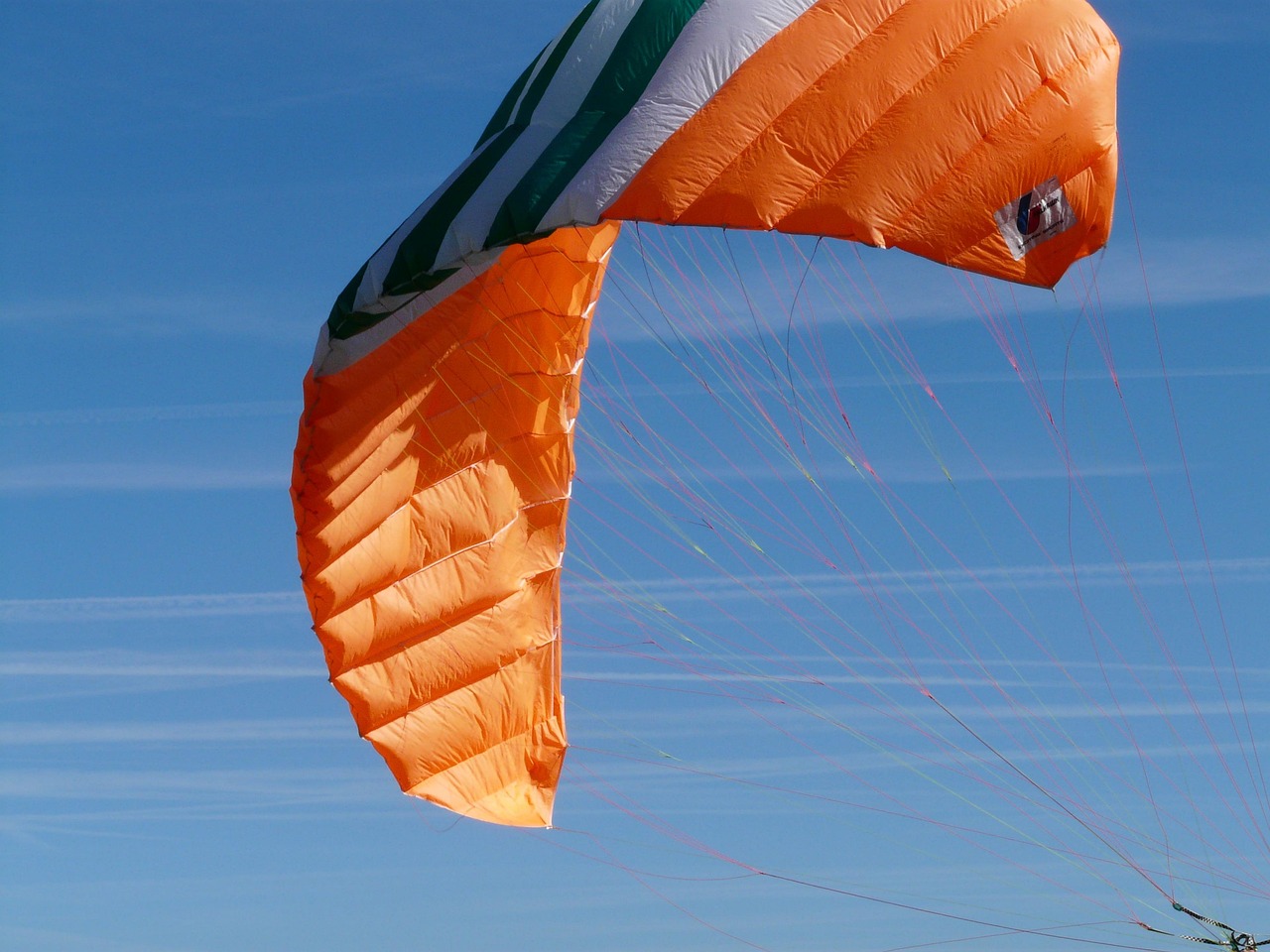 Paraglider - free online jigsaw puzzle photo