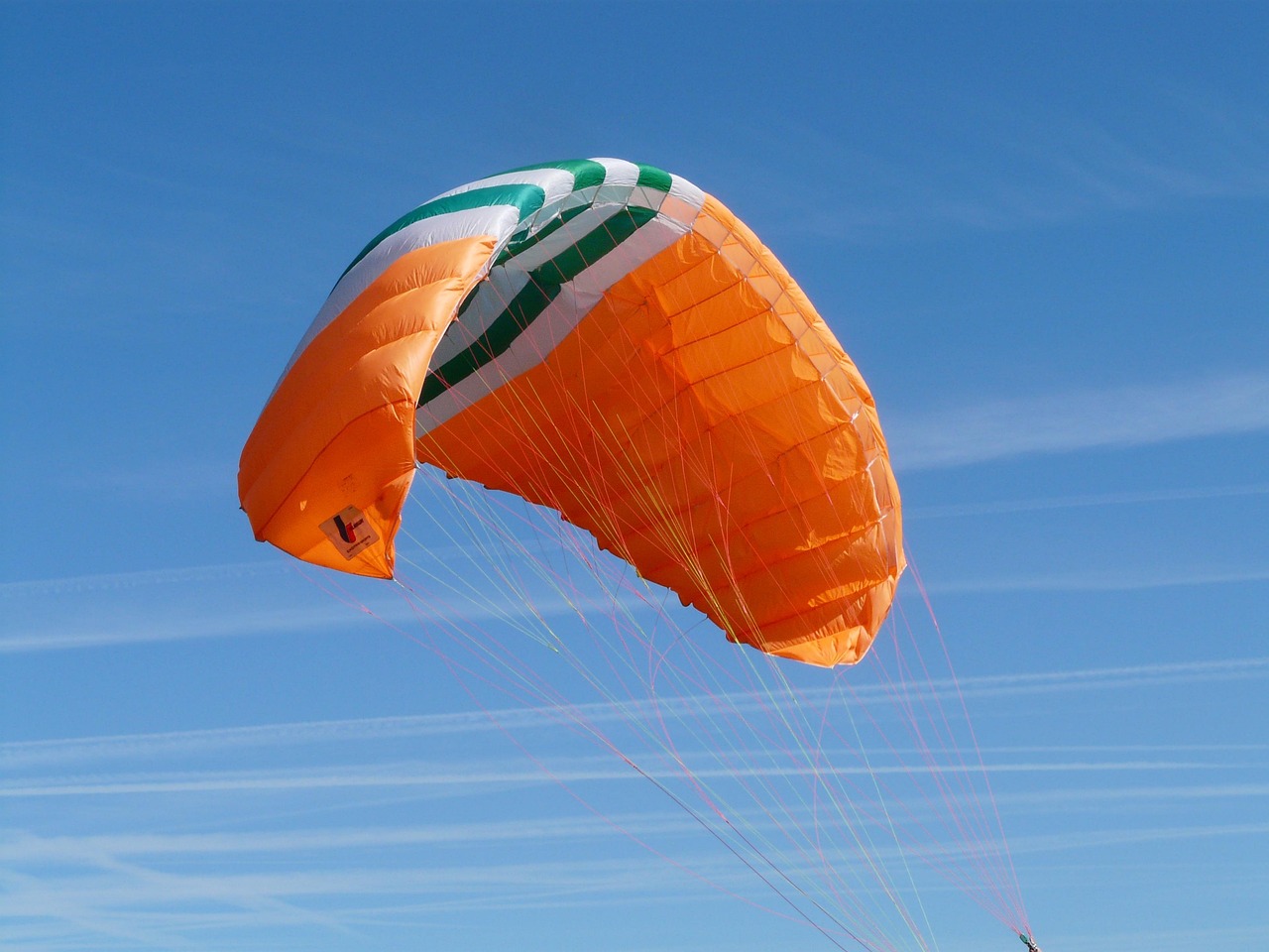 Paraglider - free online jigsaw puzzle photo