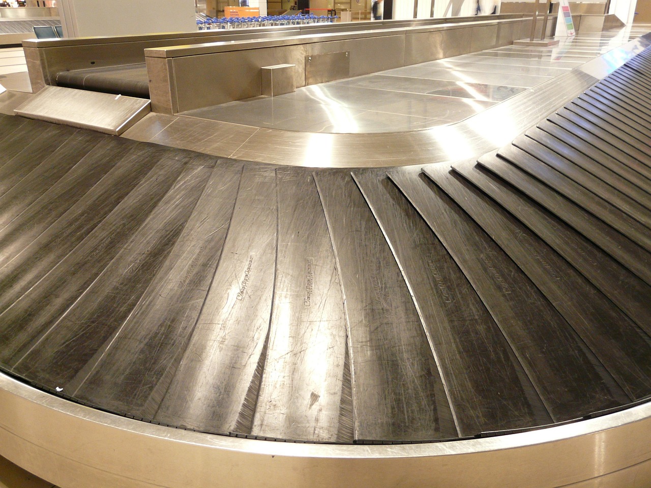 Luggage Band - free online jigsaw puzzle photo