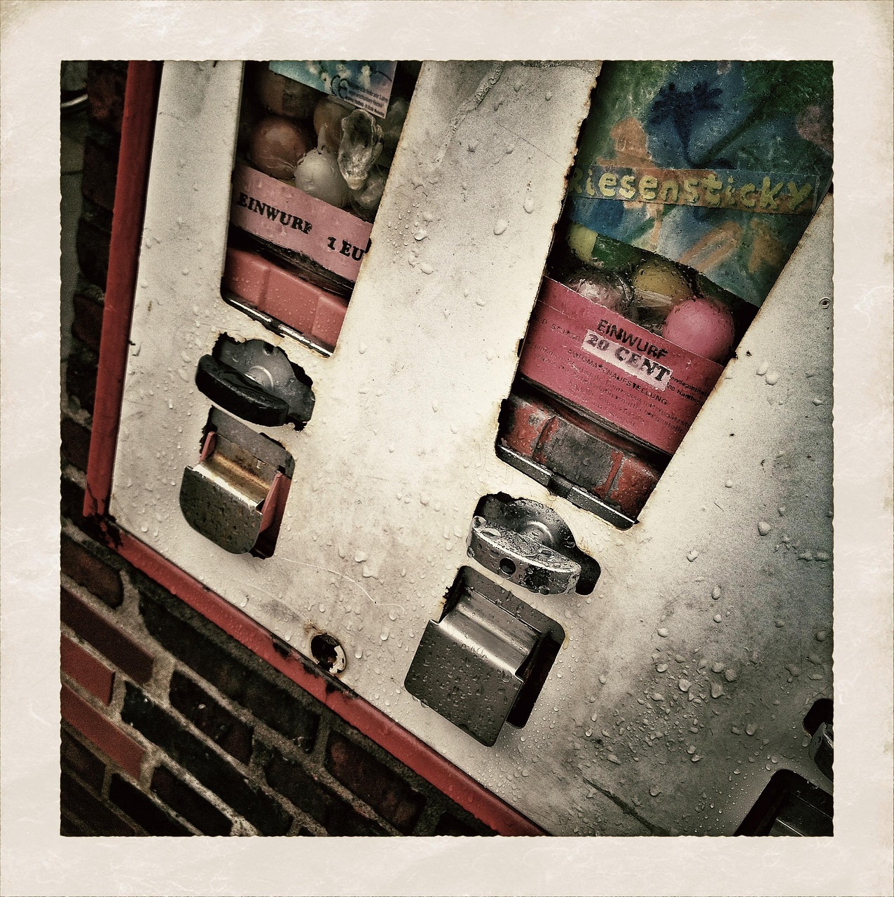 Download free HD stock image of Chewing Gum Automatic Free Chewing Gum Automatic photo and picture
