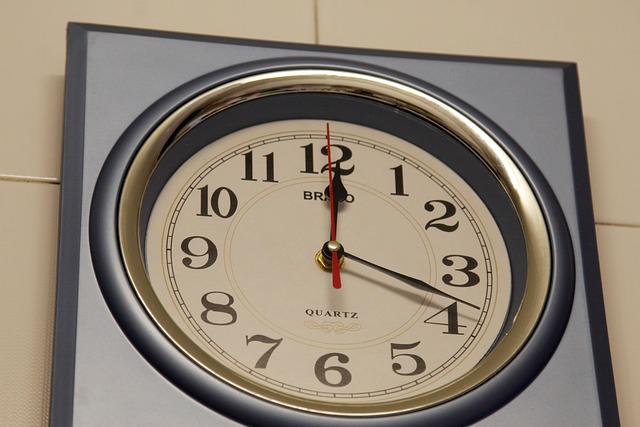 Programmable, hour, hands and time — photo by alvarouribe