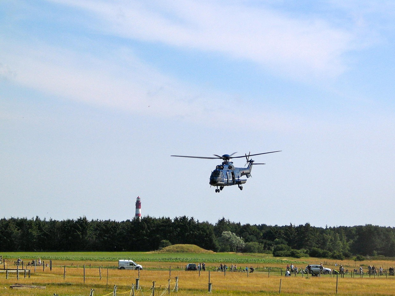 Helicopter - free online jigsaw puzzle photo
