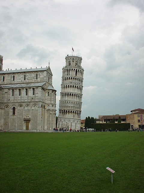 Free Pisa Tower photo and picture