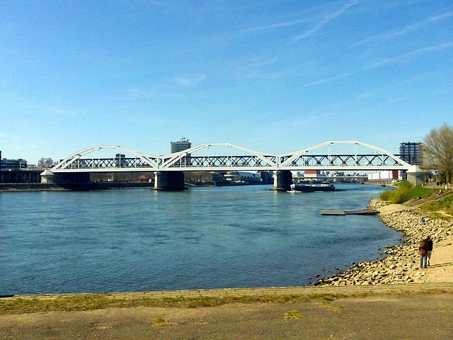 Rheinbrücke, Rhinen, Flodlandskab
