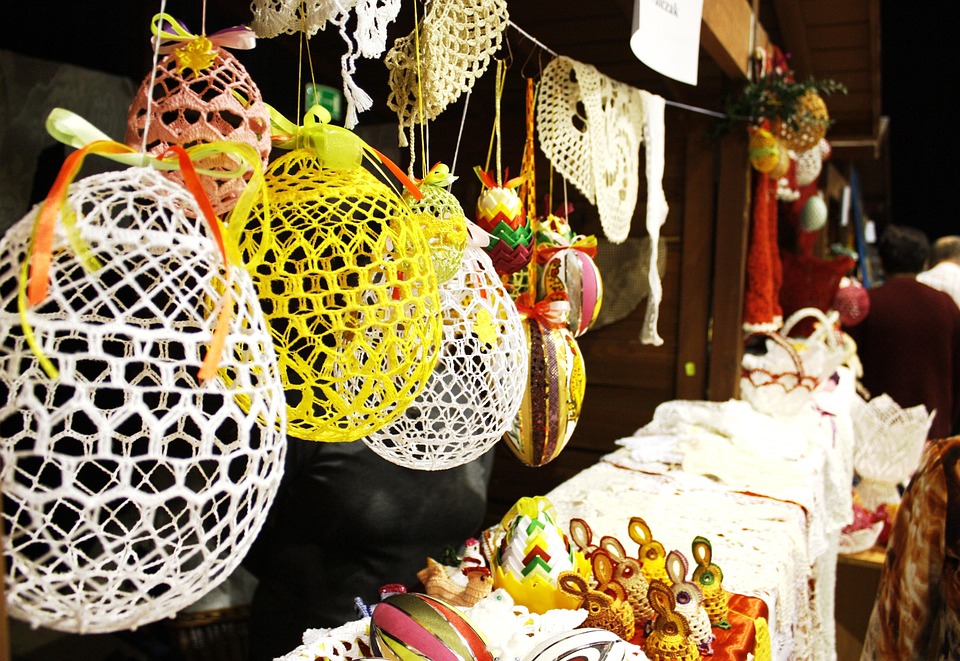 DECORATIVE Yarn eggs