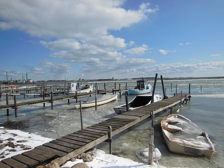 Natürlicher Hafen, Steg, Eis, Wasser