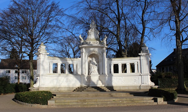 Free Monument Empress Augusta photo and picture