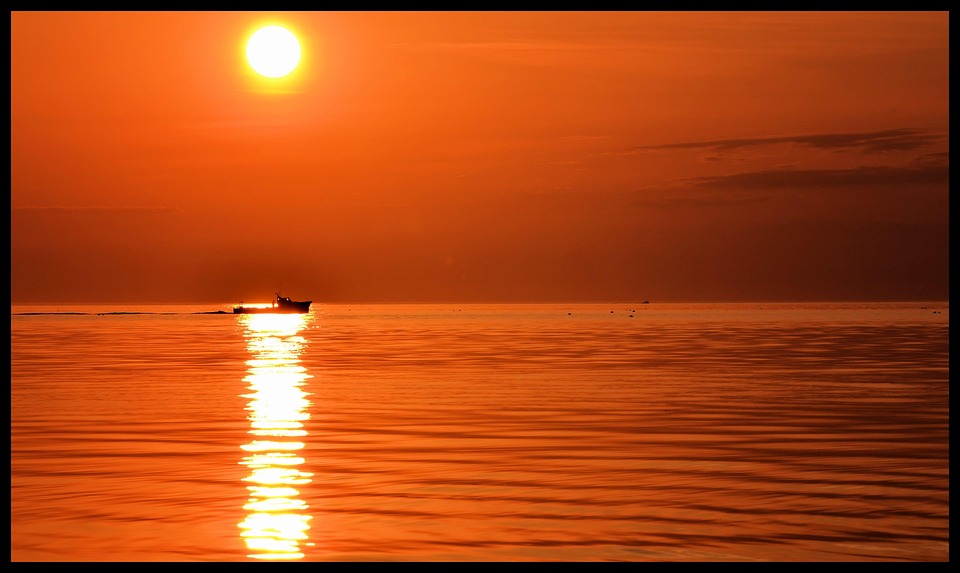 восход солнца на море лодки восход солнца на море лодки