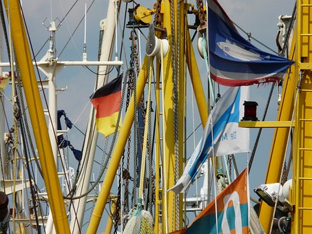 Fischerboote, Details, Masten, Küste