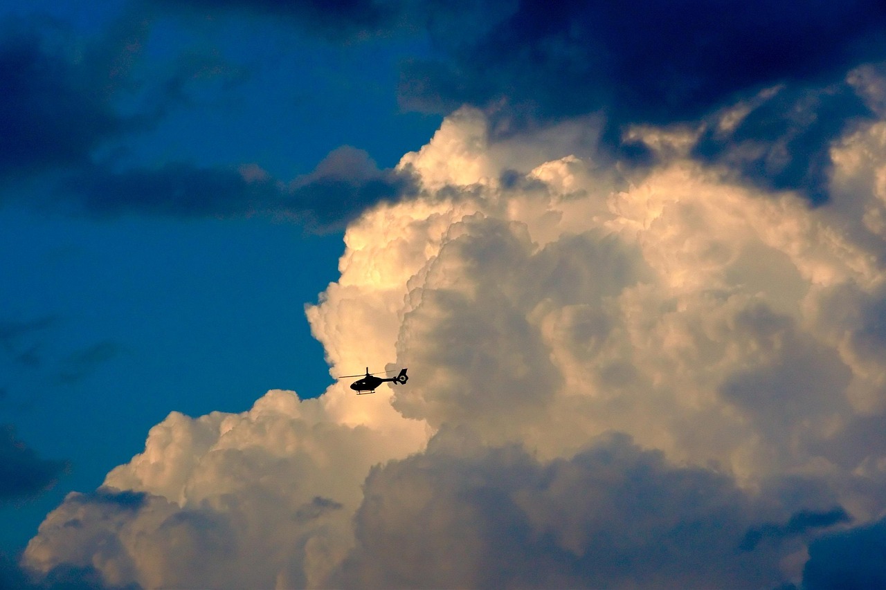 Helicopter - free online jigsaw puzzle photo