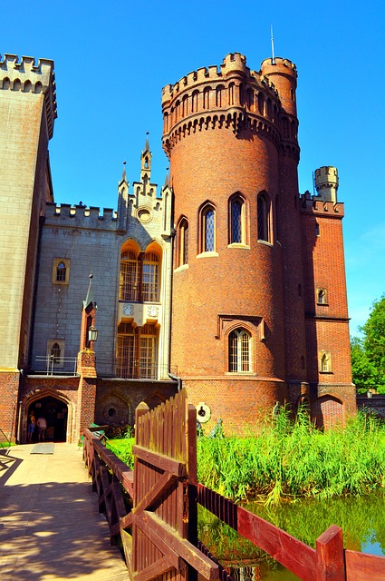 Kornik Castle, Hrad, Veža, Kamene