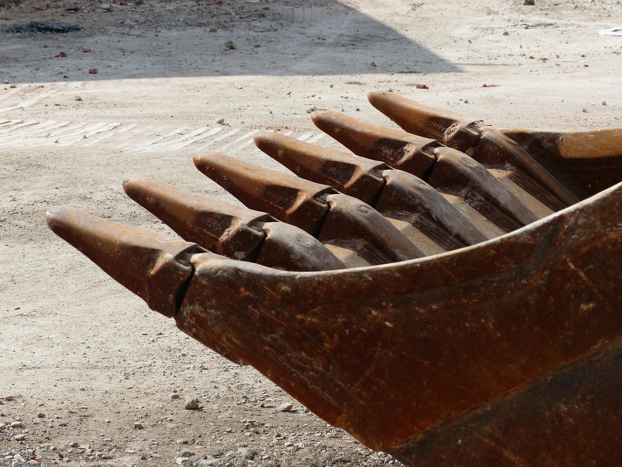Excavator Buckets - free online jigsaw puzzle photo