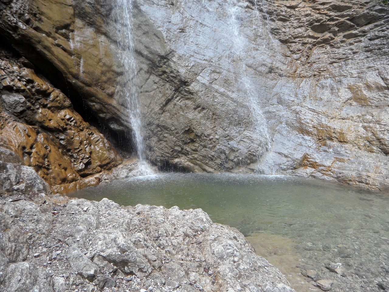 Waterfall - free online jigsaw puzzle photo