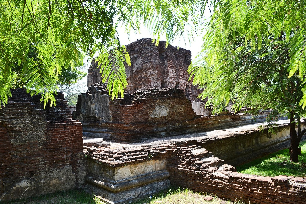 https://cdn.pixabay.com/photo/2013/09/23/14/51/polonnaruwa-185274_1280.jpg