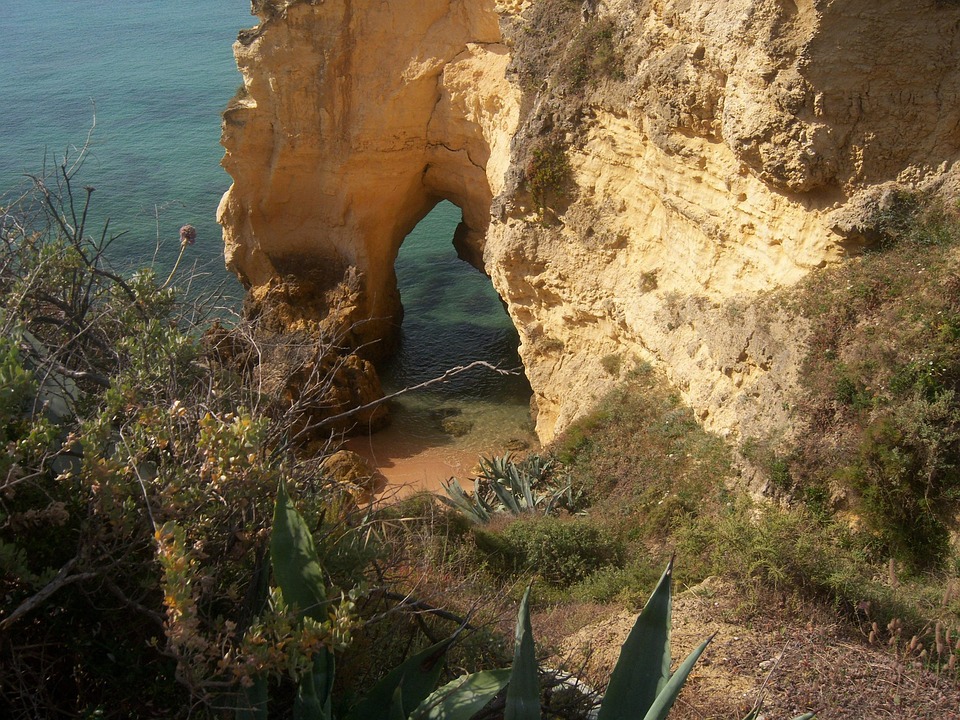 Discover the Algarve: Top Stops for the Perfect Coastal Road Trip