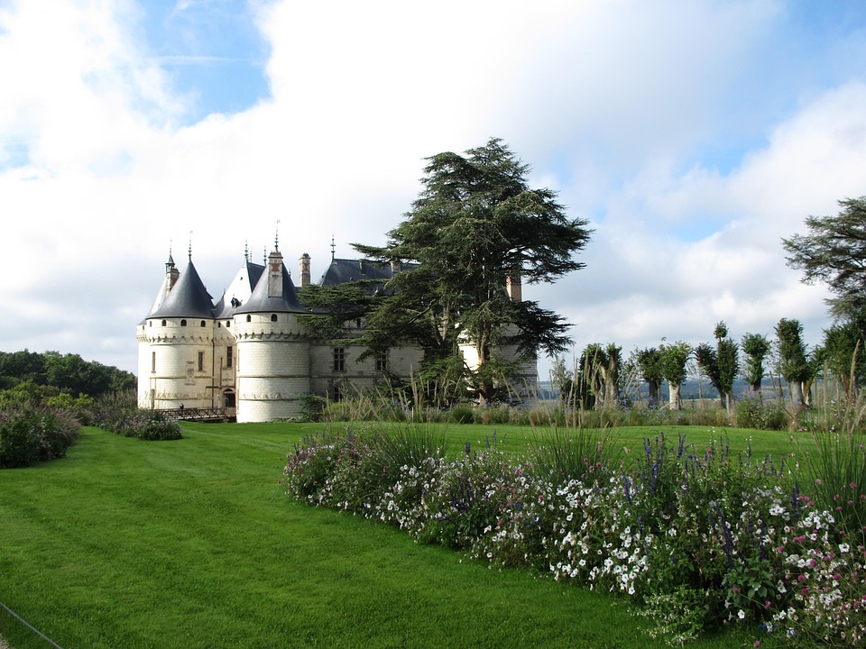 Essential Tips for Finding Student Housing in France