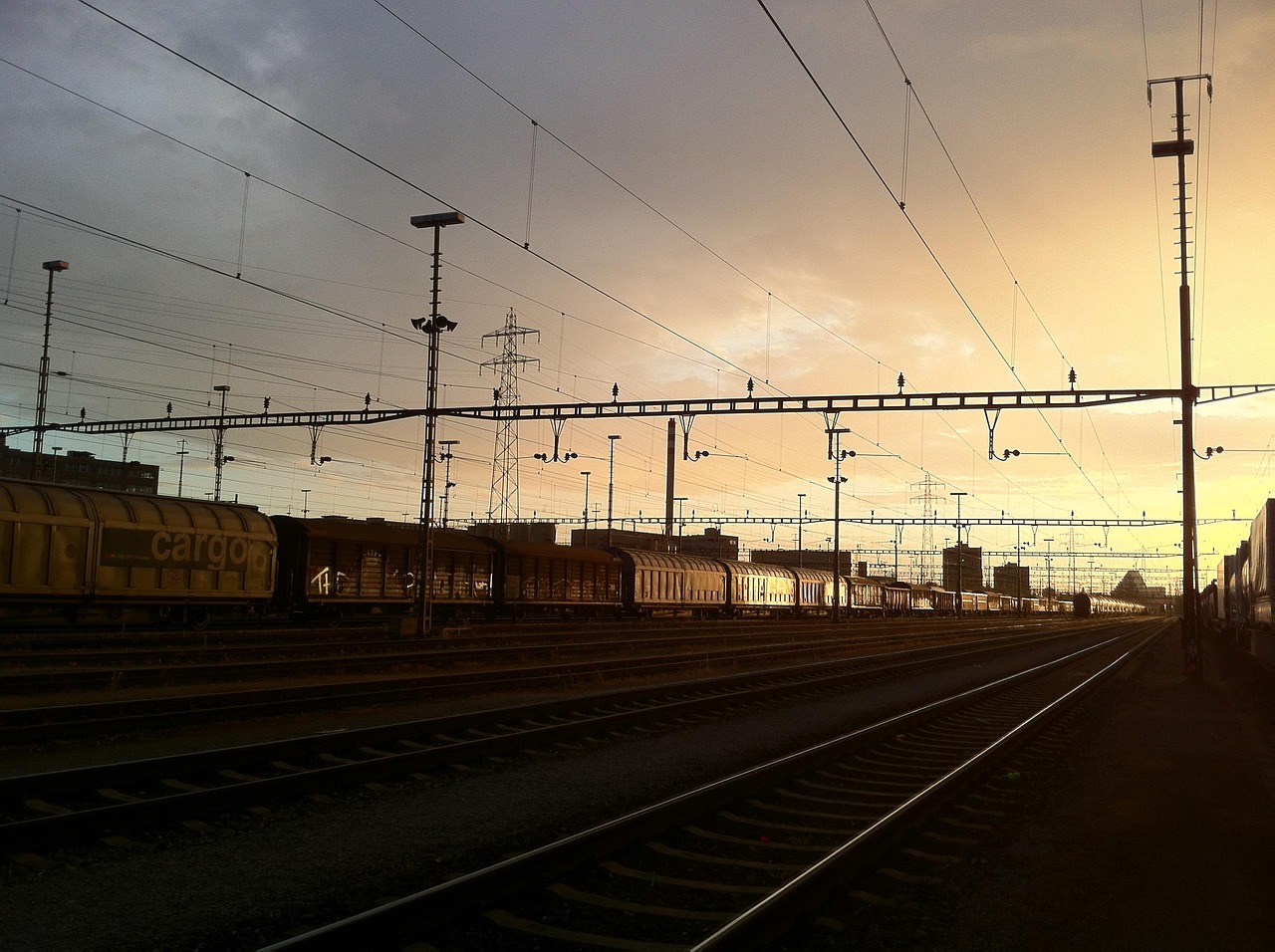 Railroad - free online jigsaw puzzle photo