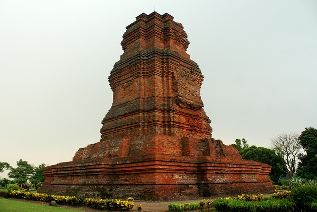 Free Candi Berahu Mojokerto photo and picture