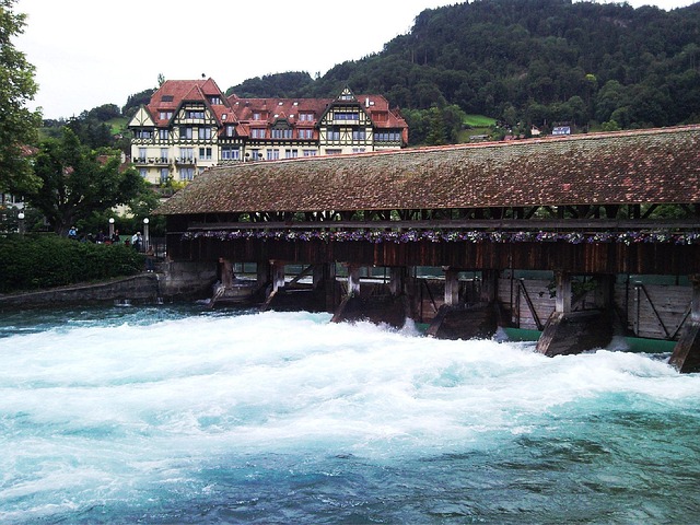 Free Footbridge Gedekte Bridge photo and picture