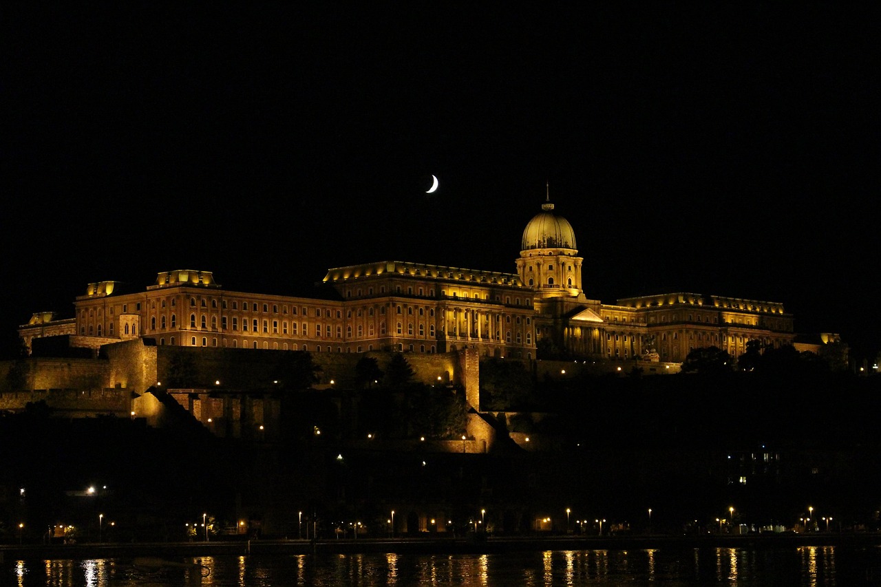Budapest Night Castle - Free photo on Pixabay