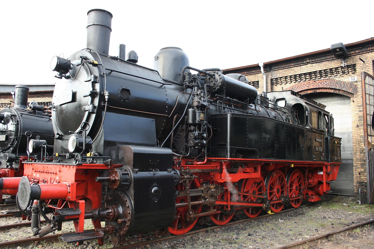Steam Locomotive - free online jigsaw puzzle photo