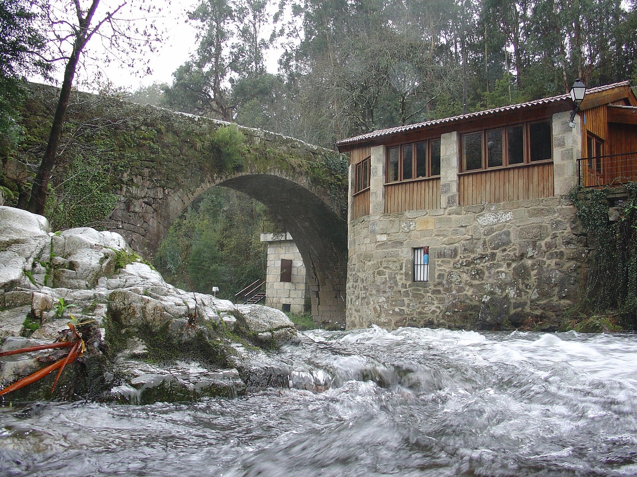 Puente románico de Arbo