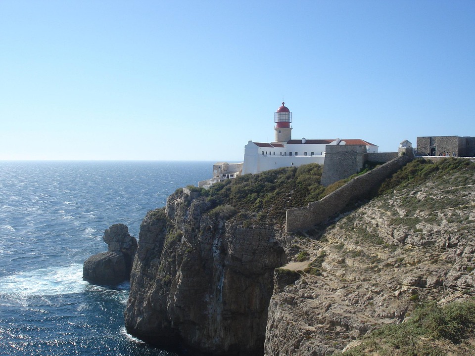 Nature Lover’s Paradise: Hiking Trails and Natural Wonders in Algarve