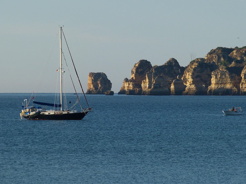 Hiking to Ponta da Piedade: A Scenic Adventure Along the Algarve Coast