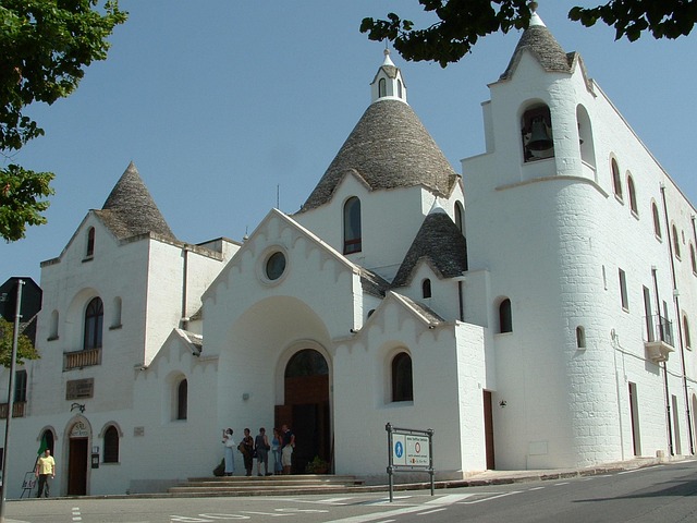 Alberobello, Trulli, Puglia, Kerk