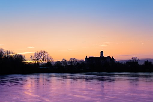 Free Lake Castle photo and picture