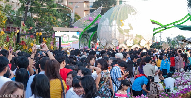 Free Crowded Square photo and picture