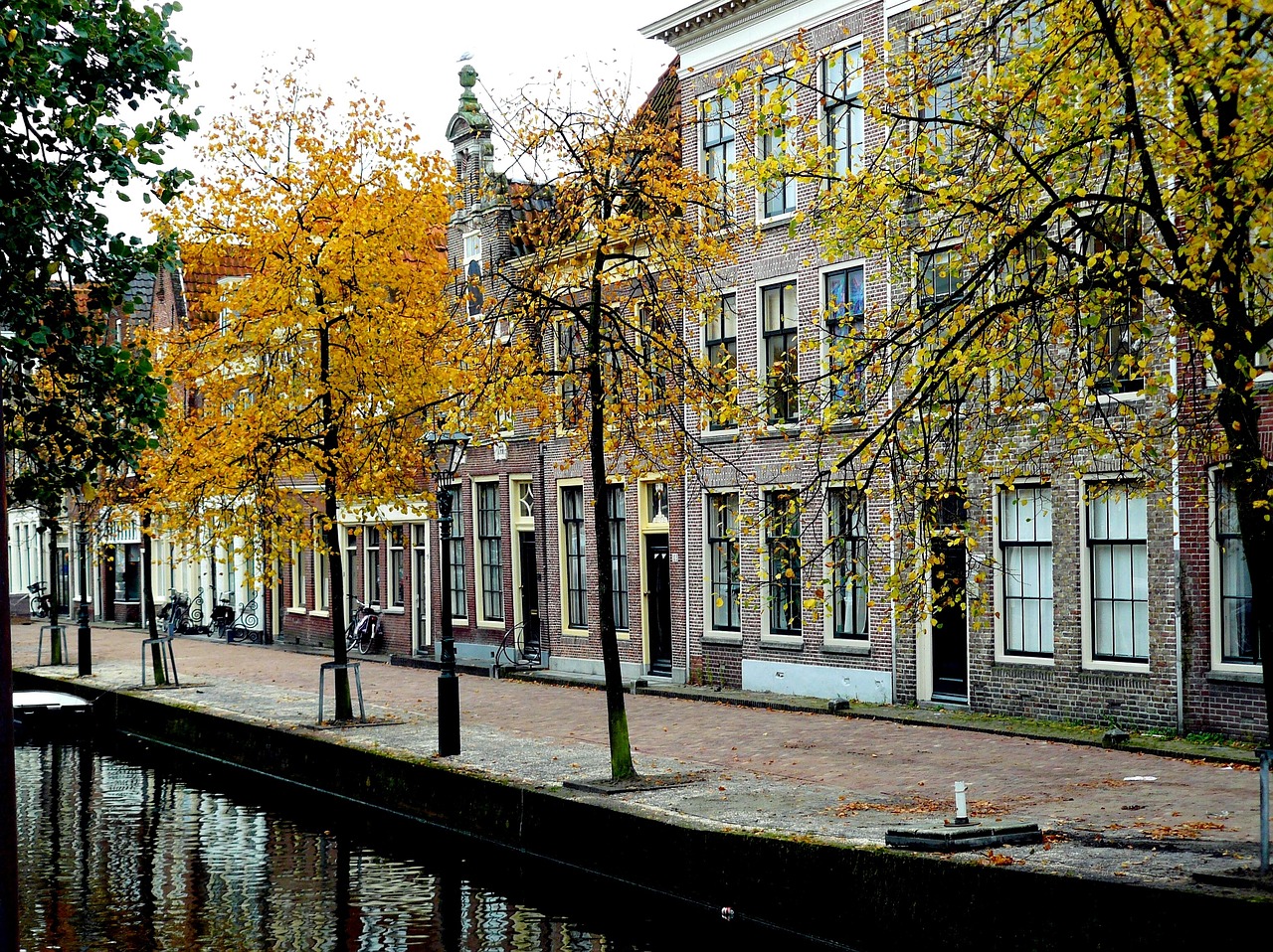 Canal - free online jigsaw puzzle photo