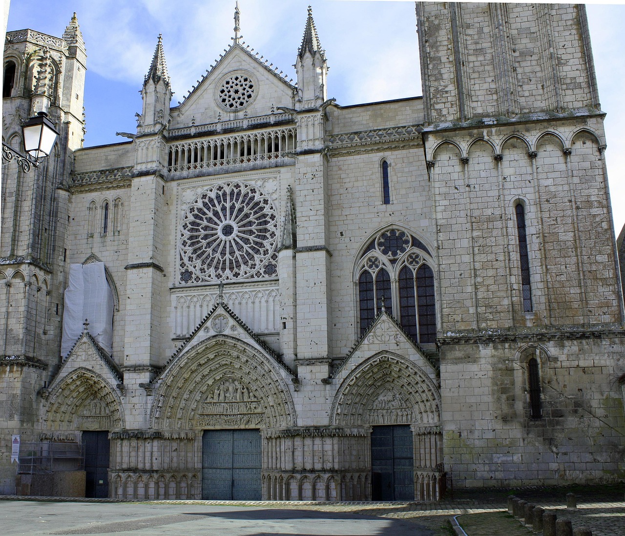 Cathedral Front - free online jigsaw puzzle photo