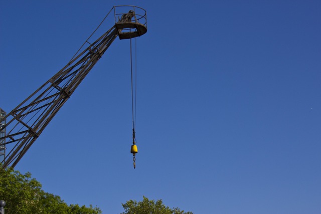 Free Crane To Lift photo and picture