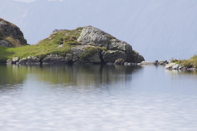 Free Water Mountain Lake photo and picture