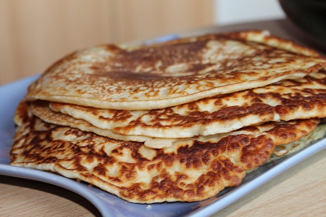 Pancakes, egg pancake, cook and food — photo by kalhh