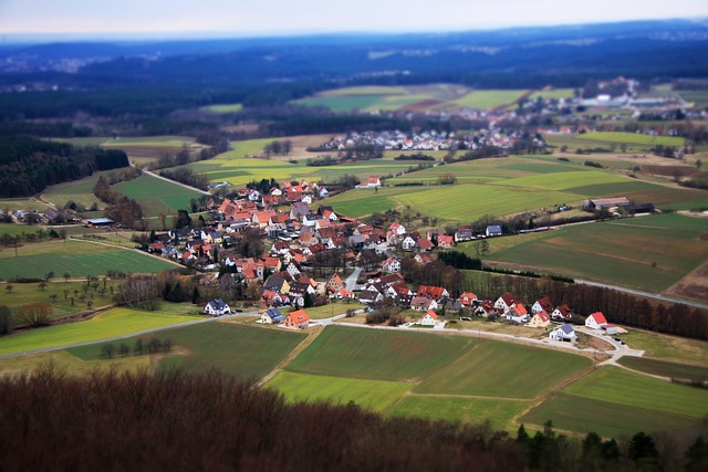 Skaldet Sten, Franken, Felter, Städtchen