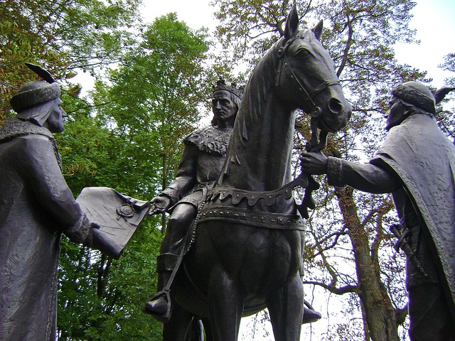 Free Sculptures King photo and picture