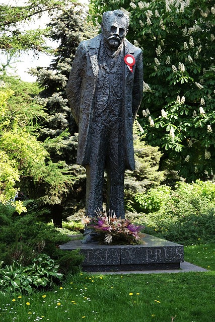 Free Statue Bolesław Prus photo and picture