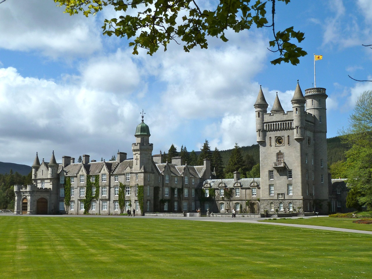 Balmoral Castle - free online jigsaw puzzle photo